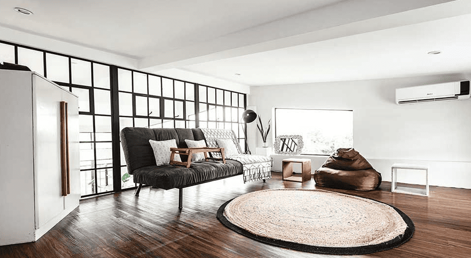 Sử dụng màu sơn trắng hoặc trung tính cho trần nhà