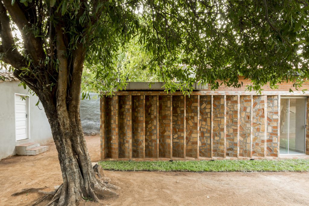 Gạch và thủy tinh tái chế